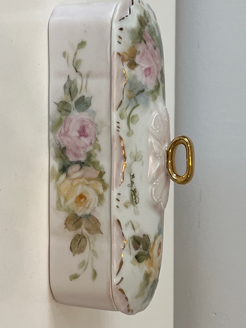 Vintage Hand-Painted Porcelain Floral Trinket Box with Gold Trimmings. Hobbyist